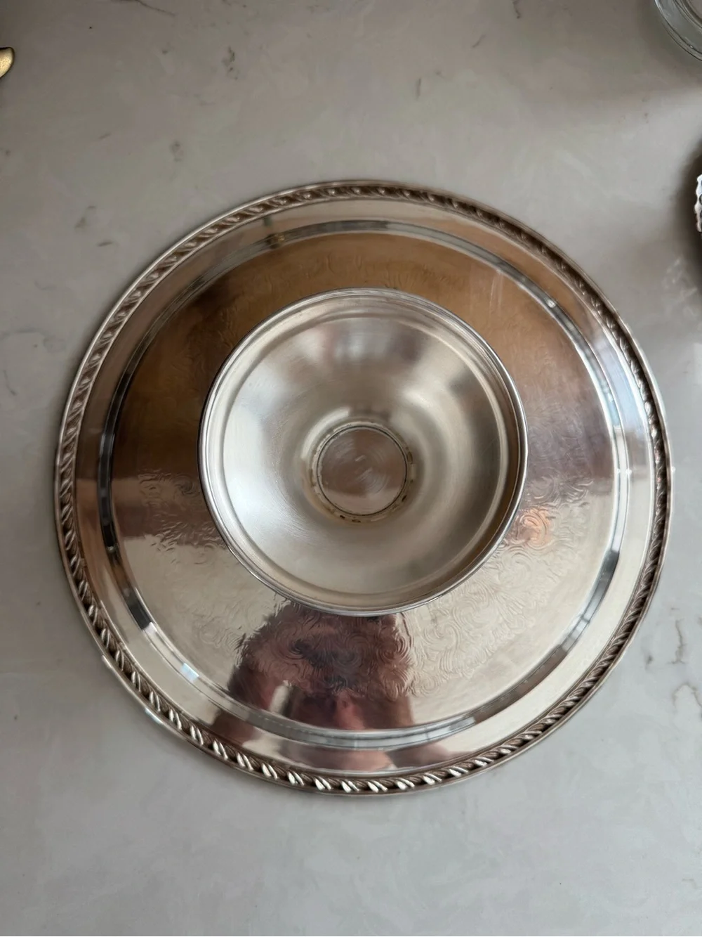 Vintage WM Rogers Silverplated Cake Stand Approx. 12.25” In Diameter X 3.5” Tall